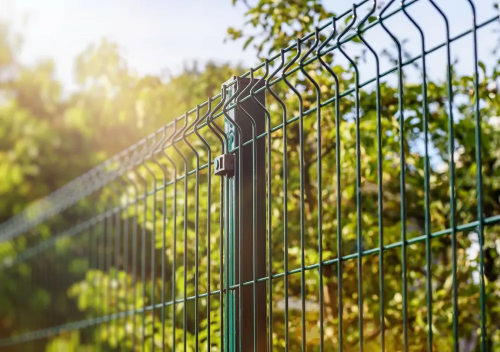 Pose clôture à Sireuil